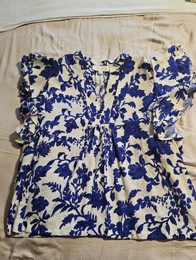 Pinch White and Blue Floral Ruffle Sleeve Blouse